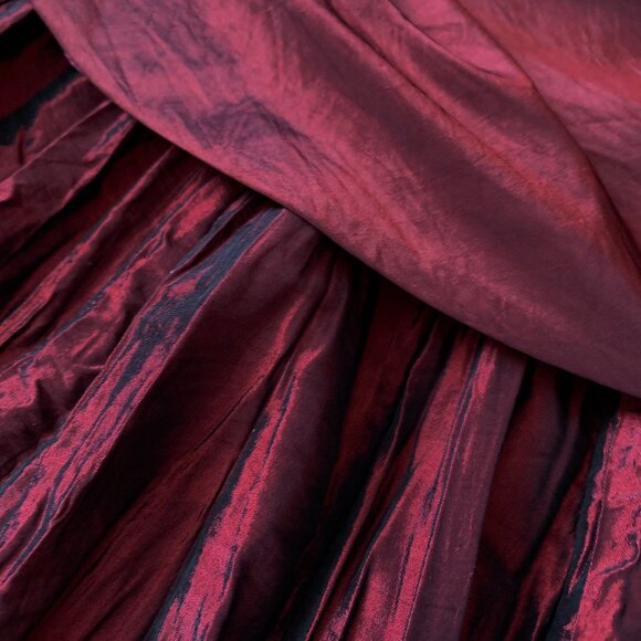 Vintage Red Prom Dress with Timeless Elegance - Picture 10 of 16